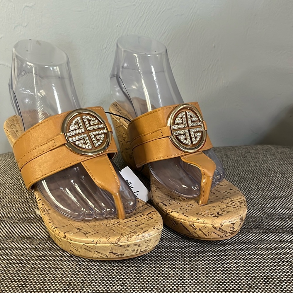 White Line tan & cream wedges, size 7, NWT.